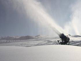 经营滑雪场为什么要使用造雪机？