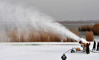 天然降雪和造雪机产雪谁更适合滑雪场？