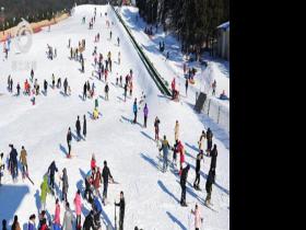 脱贫攻坚战之滑雪场建设