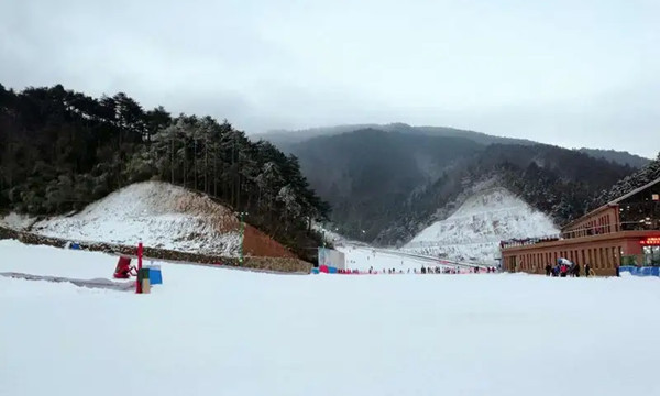 人工滑雪场怎么建设的